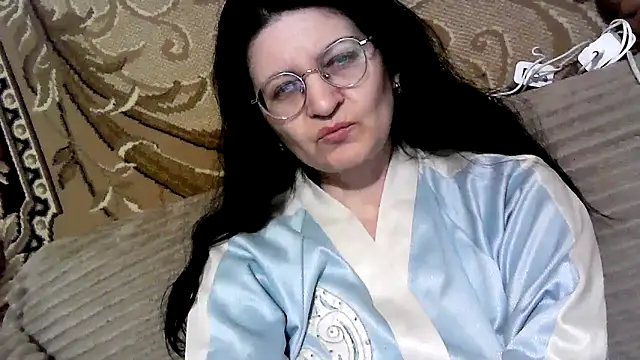 Snapshot of Dear_Annet chatting on June 21, 6:46 pm Dear Annet online show from June 21, 6:46 pm