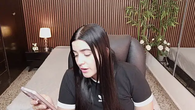 karilyncollinss online show from June 19, 8:25 pm