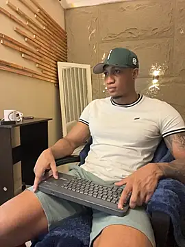 Snapshot of LoganVarela chatting on July 13, 4:06 pm LoganVarela online show from July 13, 4:06 pm