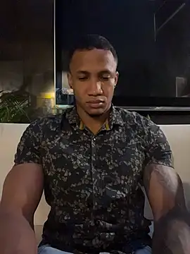 Snapshot of LoganVarela chatting on July 3, 10:55 am LoganVarela online show from July 3, 10:55 am