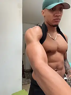 Snapshot of LoganVarela chatting on July 5, 9:32 pm LoganVarela online show from July 5, 9:32 pm