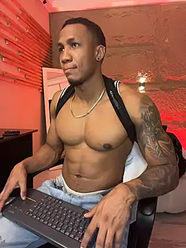 Snapshot of LoganVarela chatting on July 10, 1:11 pm LoganVarela online show from July 10, 1:11 pm