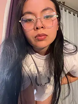 Snapshot of makii_30 chatting on July 6, 12:50 am makii 30 online show from July 6, 12:50 am