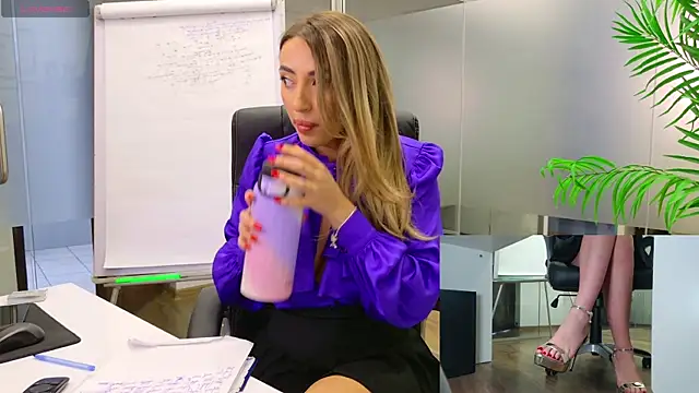 Snapshot of BabesGoWild chatting on February 27, 8:56 am BabesGoWild online show from February 27, 8:56 am