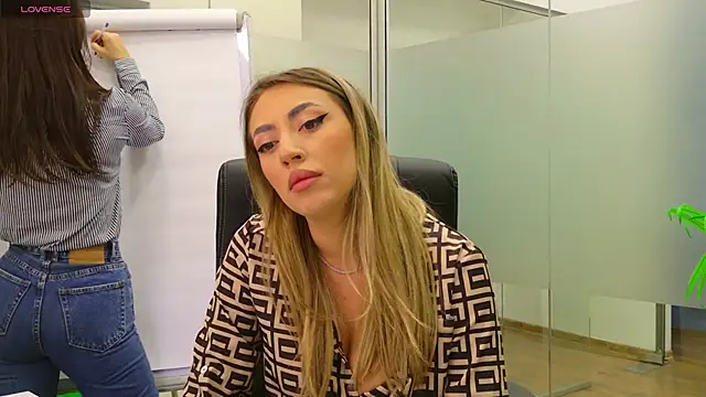 Snapshot of BabesGoWild chatting on February 19, 5:16 am BabesGoWild online show from February 19, 5:16 am