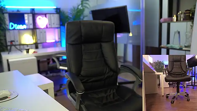 BabesGoWild online show from March 10, 5:44 am