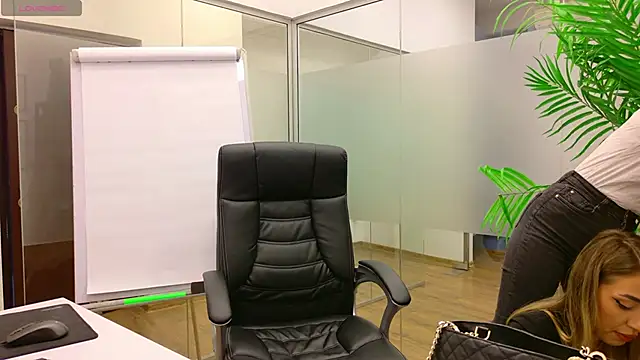 Snapshot of BabesGoWild chatting on February 14, 5:30 am BabesGoWild online show from February 14, 5:30 am