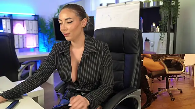 BabesGoWild online show from April 14, 5:01 am