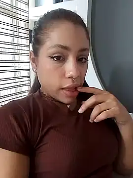 Chloe Belll online show from July 10, 4:18 pm