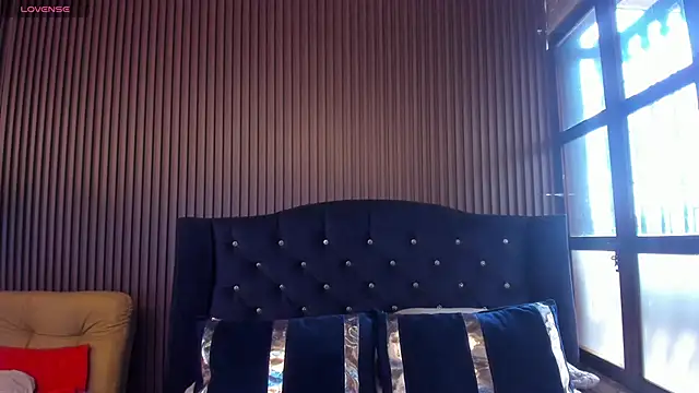 Chloe Belll online show from June 17, 4:39 pm