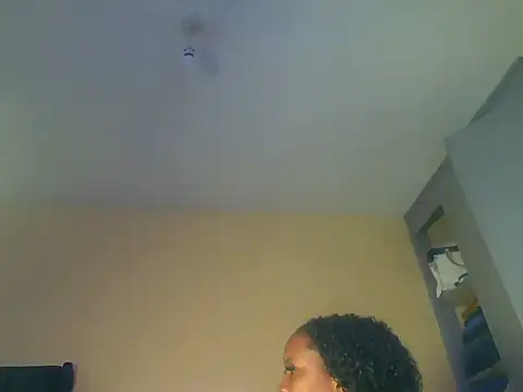 Snapshot of Milamelanie chatting on June 16, 6:57 am Milamelanie online show from June 16, 6:57 am