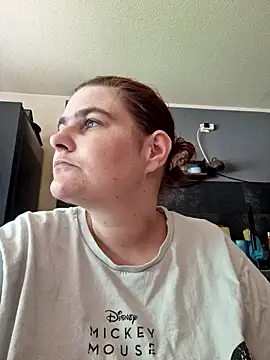 GoldenWifee online show from June 5, 2:34 pm