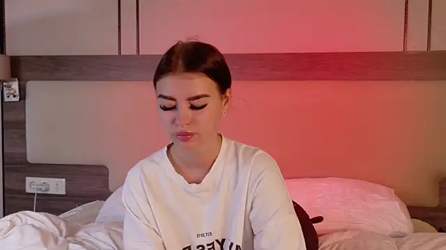 leonameilee online show from June 18, 6:12 am