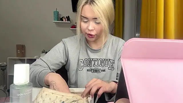moonluv33 online show from June 20, 1:16 pm