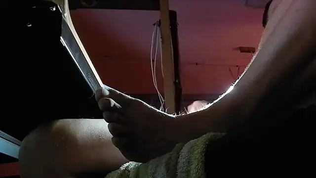 Snapshot of luukikuuki chatting on June 20, 11:32 pm luukikuuki online show from June 20, 11:32 pm