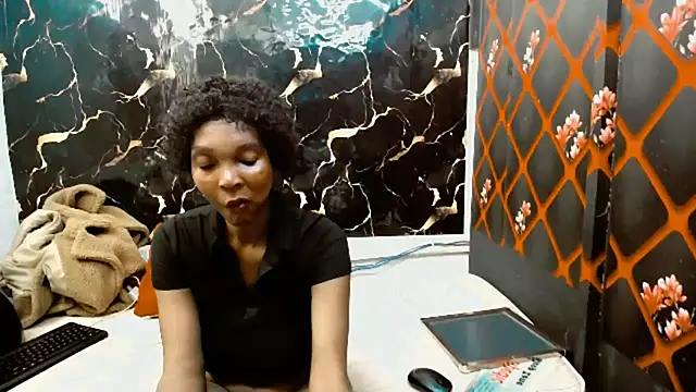 Snapshot of Caramelminxx_ chatting on July 6, 7:37 am Caramelminxx online show from July 6, 7:37 am