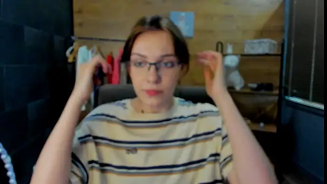 Snapshot of KristennMartin chatting on June 15, 8:58 am KristennMartin online show from June 15, 8:58 am
