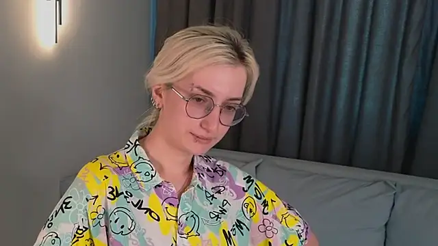 DaisyHopkins online show from June 25, 7:02 am
