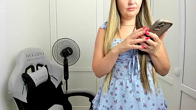 Snapshot of MiaSummerr_ chatting on July 23, 12:35 pm MiaSummerr online show from July 23, 12:35 pm