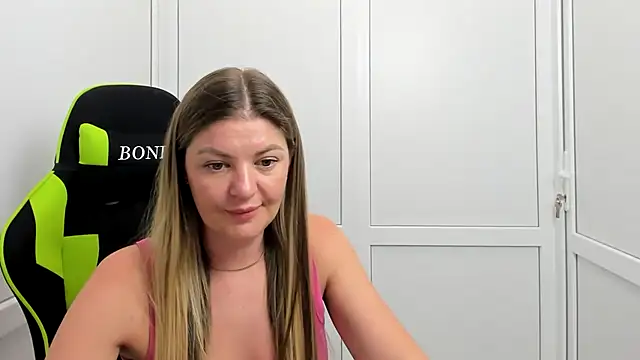 Snapshot of MiaSummerr_ chatting on July 11, 7:25 pm MiaSummerr online show from July 11, 7:25 pm