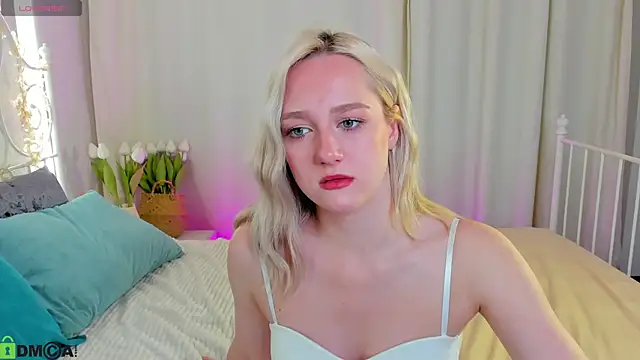Chloe-Deccer online show from July 16, 1:02 am