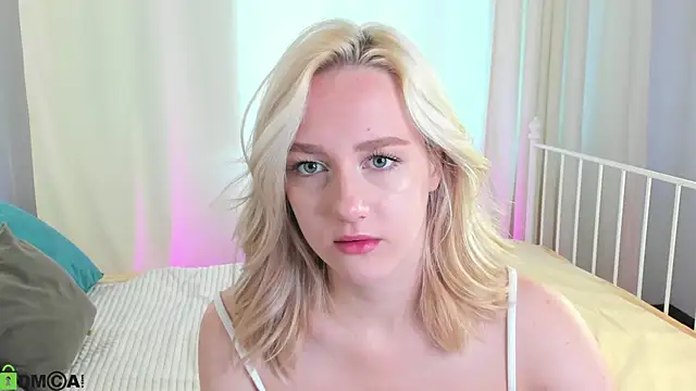 Chloe-Deccer online show from July 6, 1:01 am