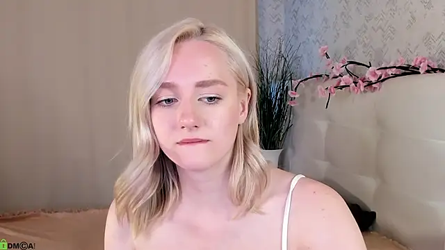 Chloe-Deccer online show from June 22, 5:37 am