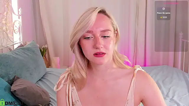 Chloe-Deccer online show from August 4, 1:32 am