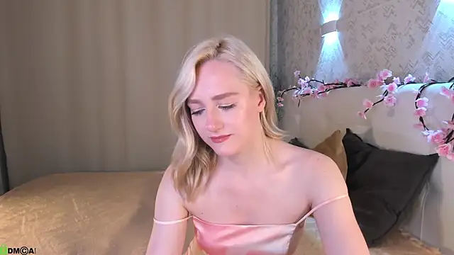 Chloe-Deccer online show from June 25, 1:25 am