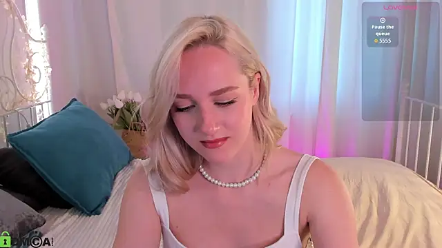 Chloe-Deccer online show from July 10, 1:27 am