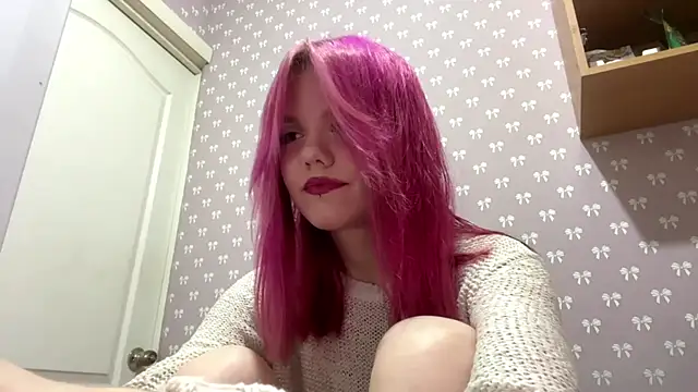 Linecutie online show from July 4, 8:35 pm