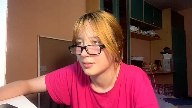Snapshot of Mowhlntime chatting on June 13, 1:20 pm Mowhlntime online show from June 13, 1:20 pm