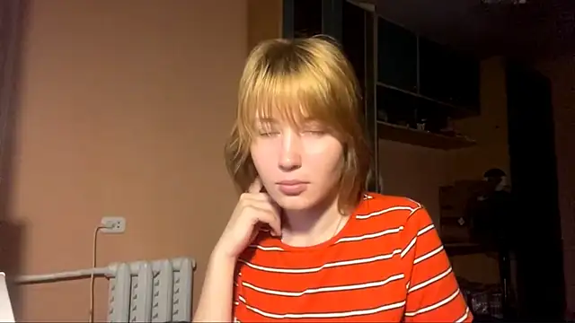 Snapshot of Mowhlntime chatting on June 21, 5:30 pm Mowhlntime online show from June 21, 5:30 pm