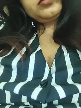 Snapshot of sheela_3563 chatting on July 10, 1:11 pm sheela 3563 online show from July 10, 1:11 pm