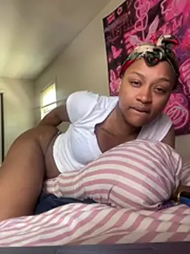 Snapshot of Prettywettkittycc chatting on June 10, 5:03 pm Prettywettkittycc online show from June 10, 5:03 pm