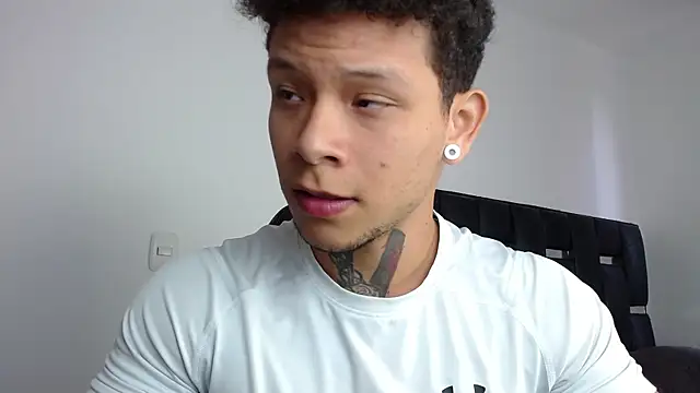 Snapshot of Erosscott_ chatting on June 22, 6:16 pm Erosscott online show from June 22, 6:16 pm