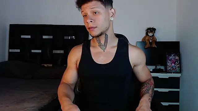 Snapshot of Erosscott_ chatting on July 8, 4:40 pm Erosscott online show from July 8, 4:40 pm
