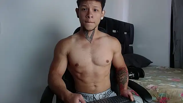 Snapshot of Erosscott_ chatting on June 25, 5:51 pm Erosscott online show from June 25, 5:51 pm