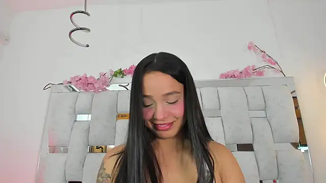 Luna Juicyberry online show from June 10, 6:20 pm