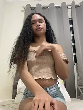 Snapshot of AnaAngel_ chatting on June 15, 1:50 am AnaAngel online show from June 15, 1:50 am