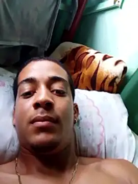 Snapshot of Enzo_Manul chatting on June 17, 10:19 pm Enzo Manul online show from June 17, 10:19 pm