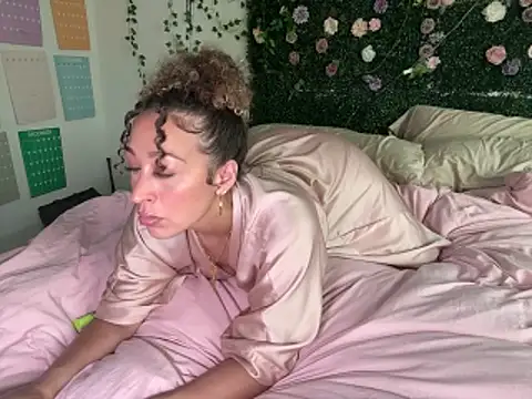 LyraCovee online show from June 7, 2:39 am