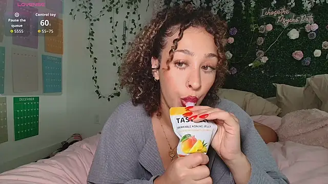 LyraCovee online show from June 18, 12:31 am