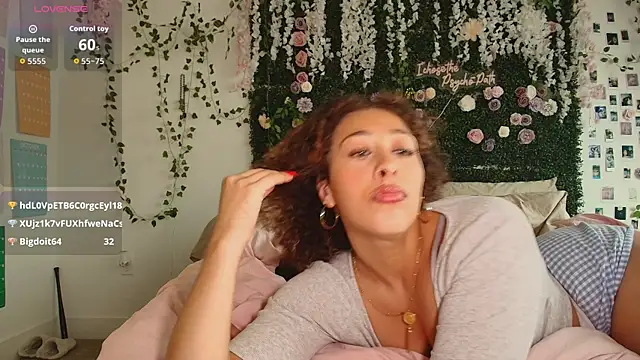 LyraCovee online show from June 8, 1:39 am