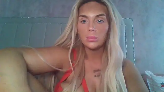 Snapshot of MiaMae_x chatting on July 6, 4:09 pm MiaMae x online show from July 6, 4:09 pm