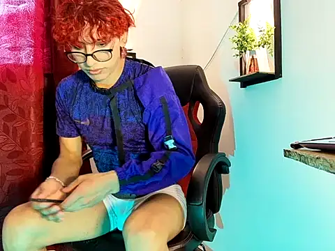 Snapshot of LEE_ROSES chatting on June 8, 7:36 pm LEE ROSES online show from June 8, 7:36 pm