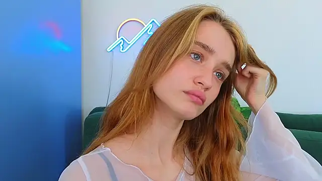 AliviaWithLove online show from August 1, 9:18 am