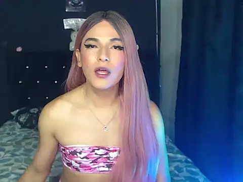 Snapshot of madame_kitty chatting on June 8, 1:28 am madame kitty online show from June 8, 1:28 am