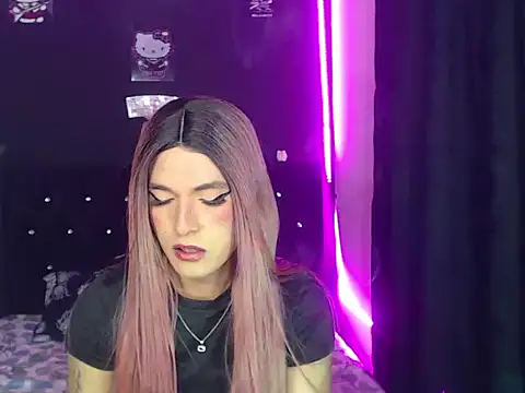 Snapshot of madame_kitty chatting on June 14, 11:50 pm madame kitty online show from June 14, 11:50 pm