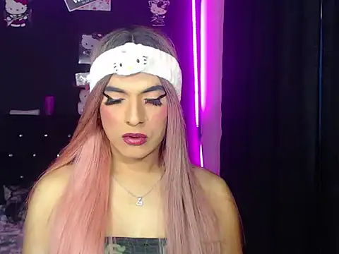 Snapshot of madame_kitty chatting on June 26, 2:56 pm madame kitty online show from June 26, 2:56 pm